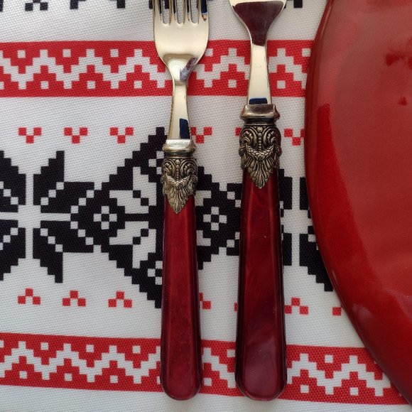 2nd. 2 Beautiful red ceramic dinner plates (12 plates total). Made in Italy - Picture 7 of 14